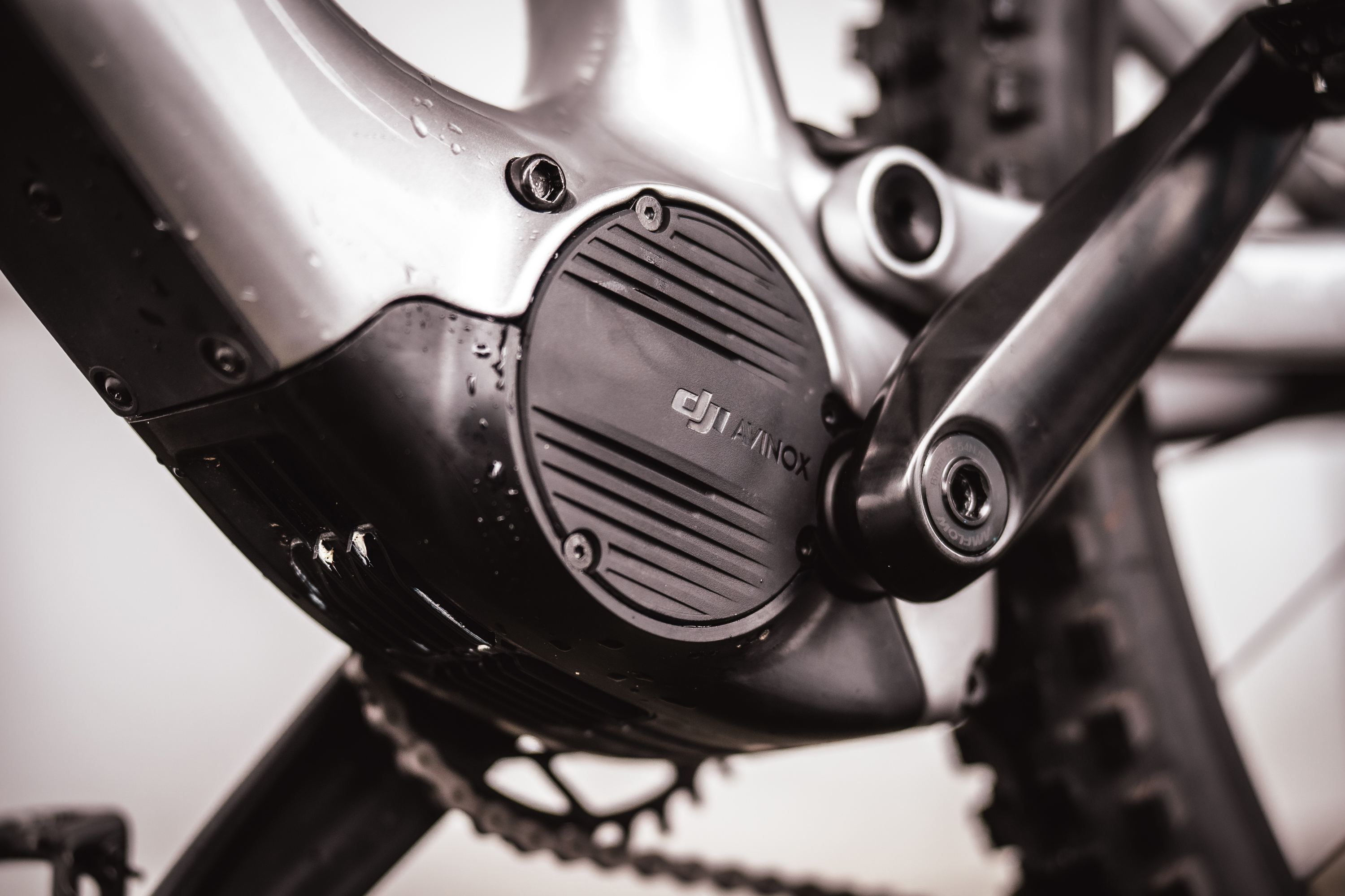 DJI-E-Bike-Motor Avinox mit Drohnen Know-How: 105 Nm,  Schnelllade-Funktion und Touch-Display  eMTB-News.de