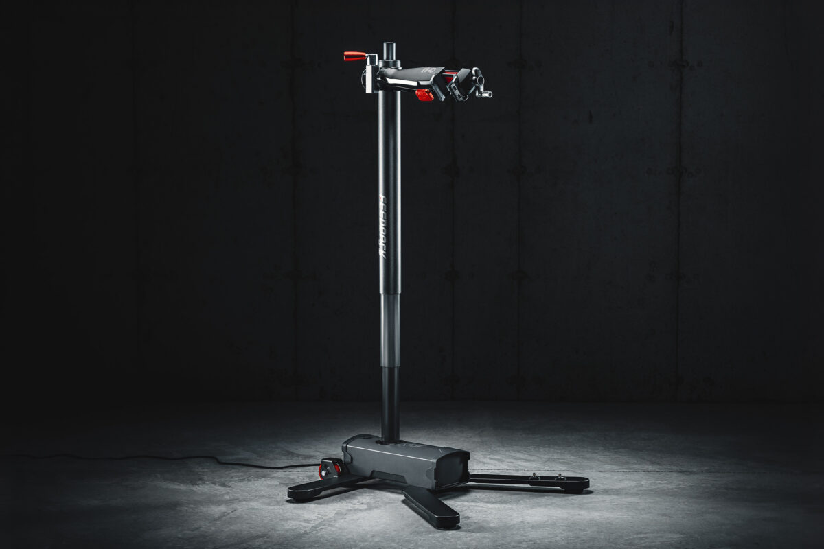 Neuer Feedback Sports Pro E Lift: Elektrischer Montageständer hebt bis zu 50 kg