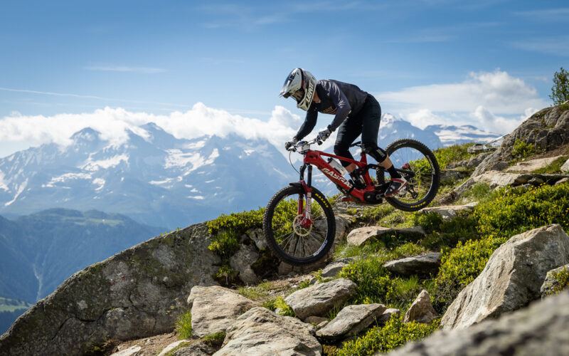 EDR-E E-Enduro World Cup 2024 – Schweiz: Video: Fischi vom Pannenpech verfolgt