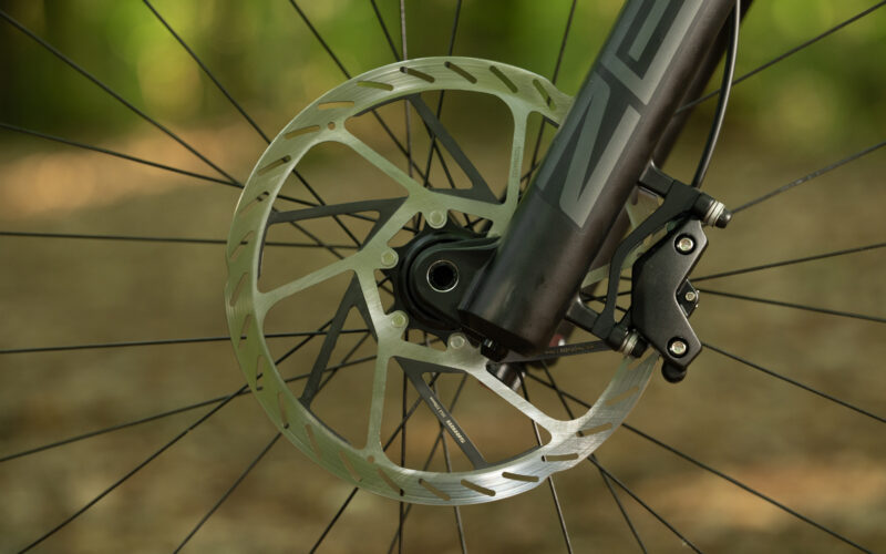 StVZO-Vorhaben für stärkere Fahrradbremsen?: Experte sieht Überschlags-Problematik