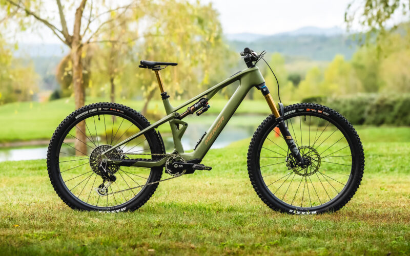 Neues Merida eONE-Sixty SL 2025: Sexy Light-E-MTB für harte Endurolines