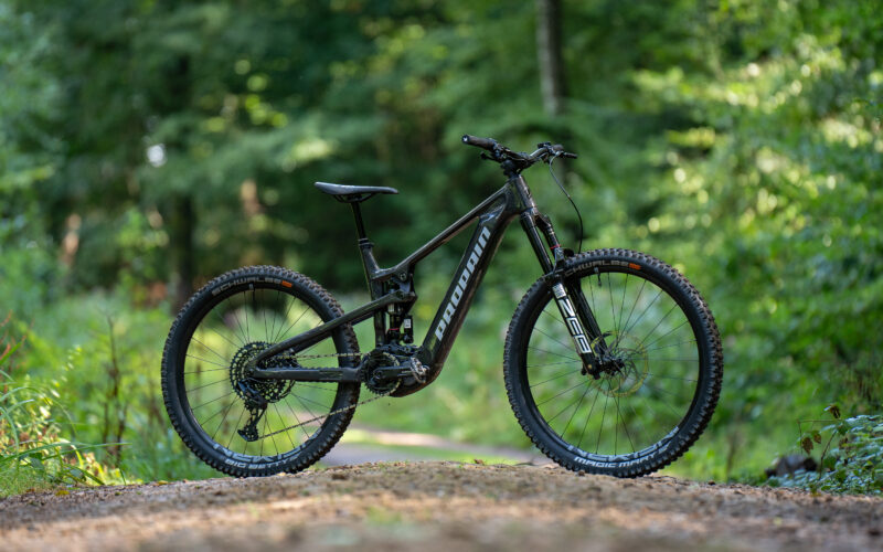 Propain Sresh CF im Test: E-Trailbike mit Bock auf Vollgas