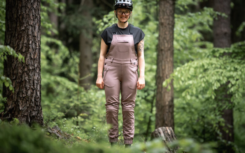 iXS Carve MTB-Latzhose für Frauen – Ausprobiert!: Business at the bottom, party at the top