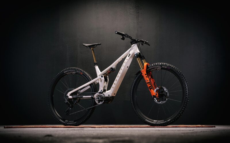 Neues Commencal Tempo Power 2025: Vielseitiges Trail-E-Bike mit Bosch SX-Motor