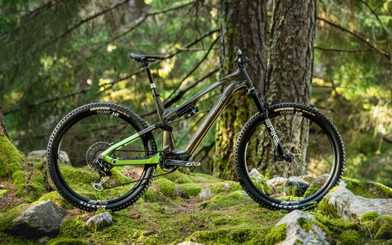 Haibike Lyke CF SE E-MTB im Test: Leichtfüßig, direkt, mit elektronischem Fahrwerk