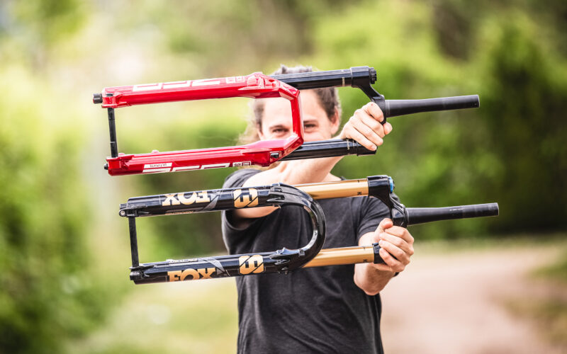 Fox 38 Factory vs. RockShox ZEB Ultimate: Welche MTB-Federgabel ist besser?