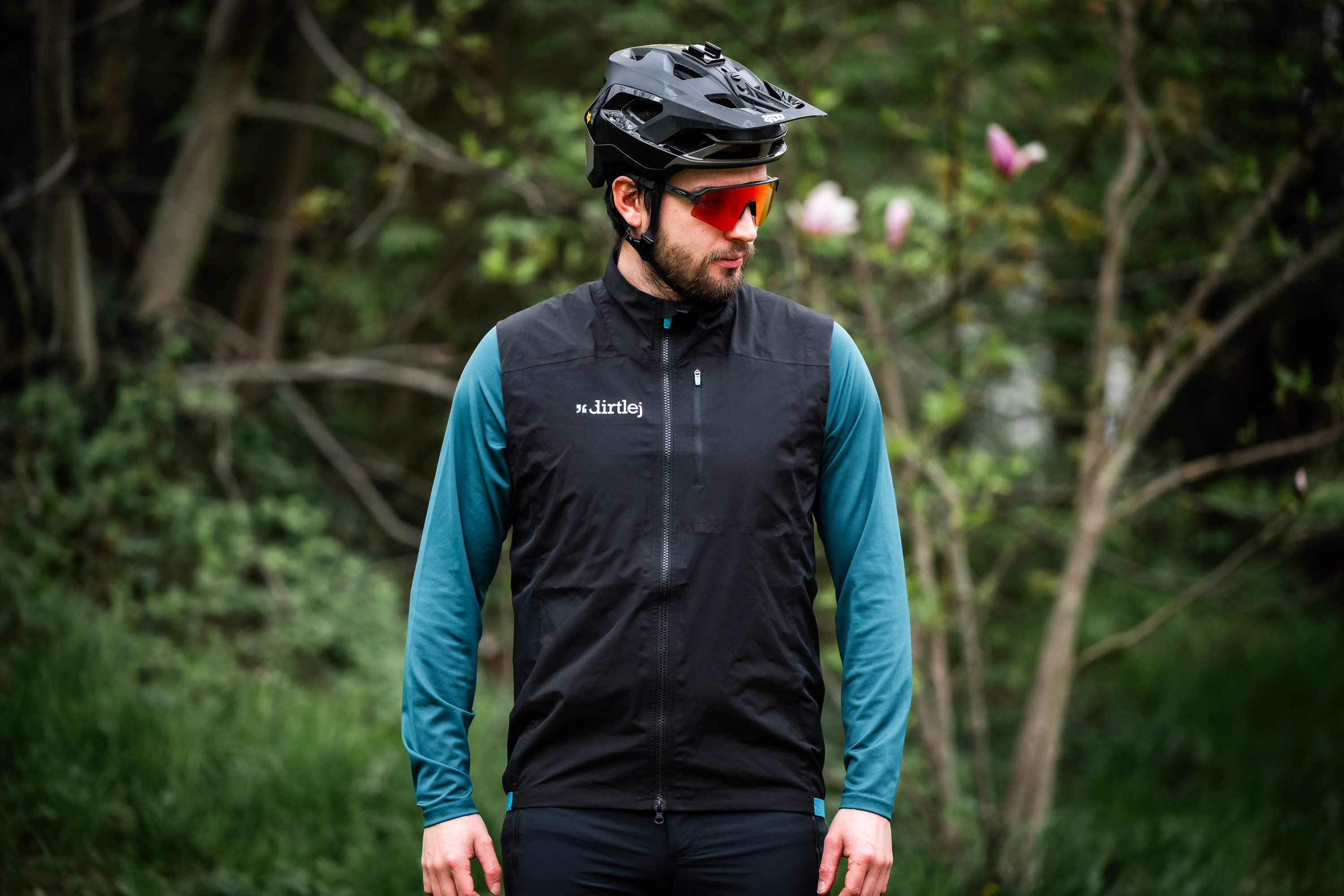 Dirtlej Vest im Test: Wasserdicht für einen trockenen Rumpf