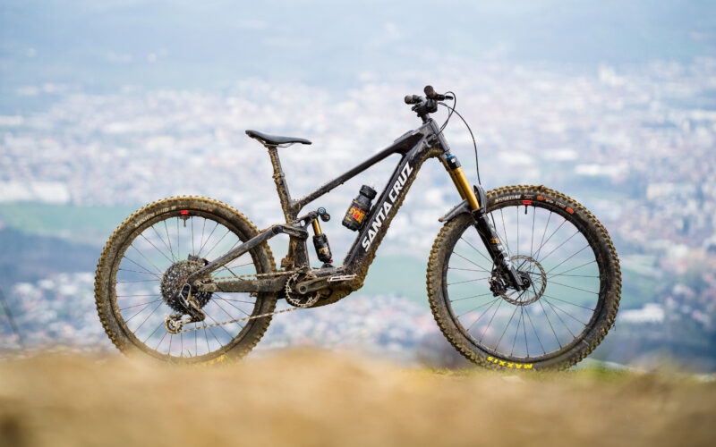 Santa Cruz Bullit 2025 im ersten Test: Der neue E-Downhiller aus Kalifornien!