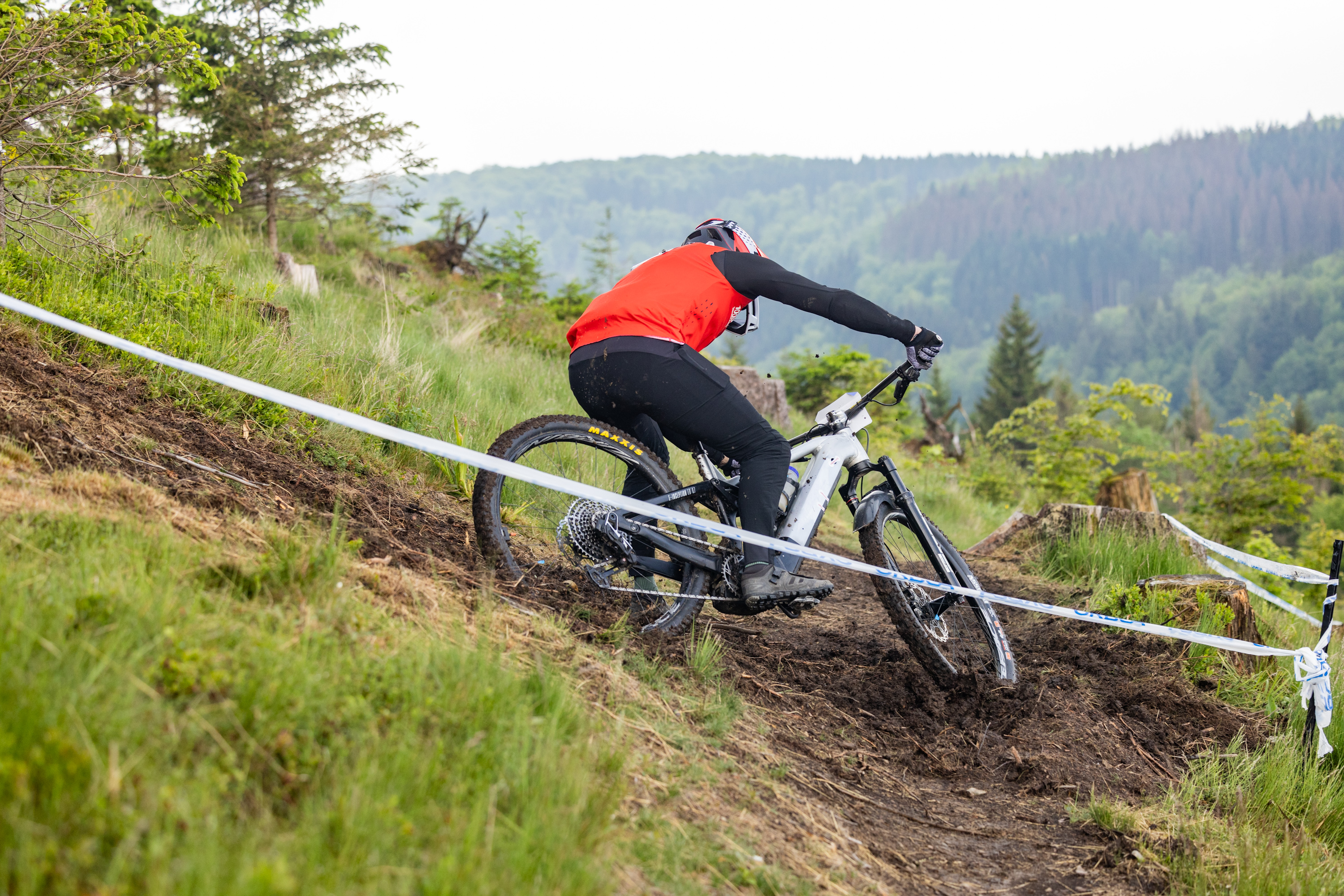 Deutsche Meisterschaft E-Enduro 2025: Weber und Emmrich holen den Titel