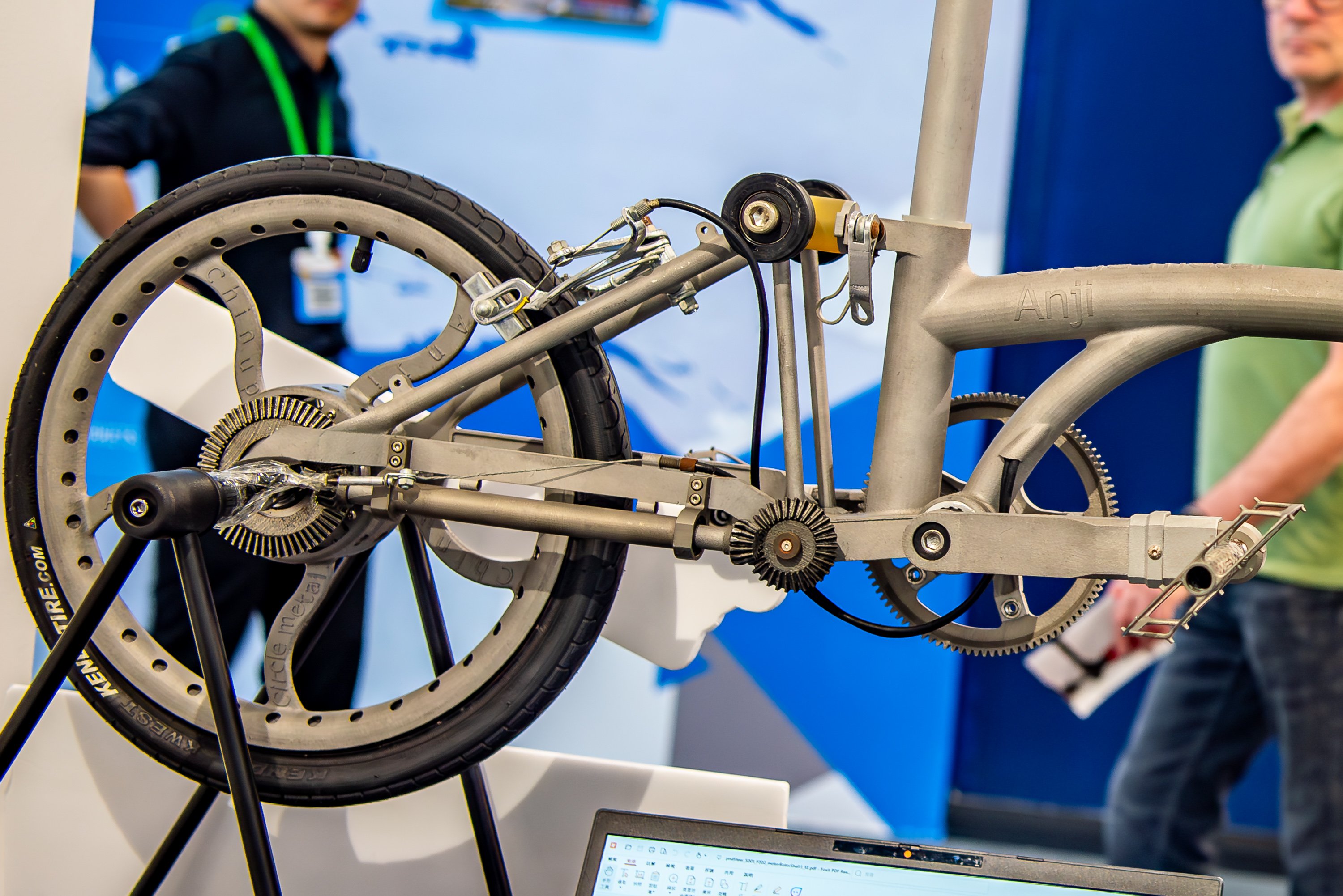 Eurobike 2025 Halle 9 – Kurioses & Innovatives : Kabelloser 14-fach-Antrieb tifft 3D-Druck-Wahnsinn