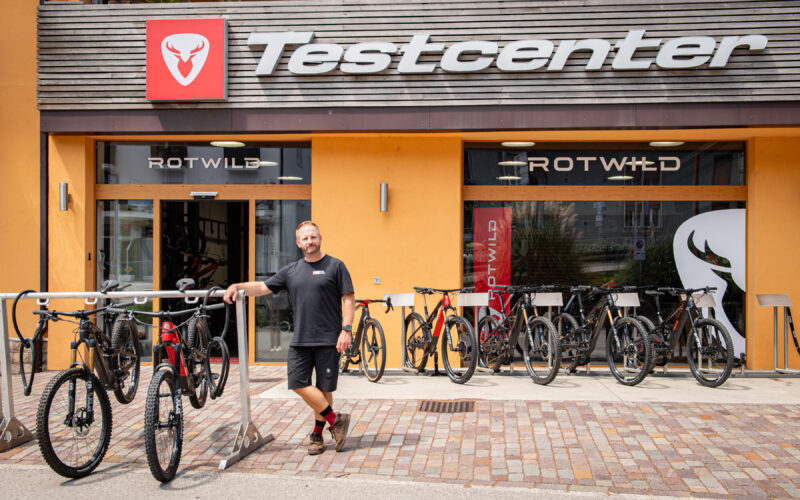 Rotwild eröffnet Shop am Gardasee: Testcenter in Torbole