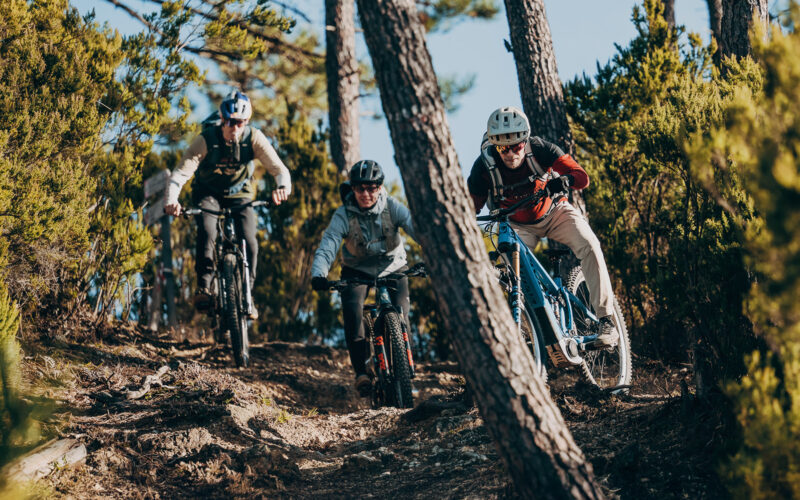 E-MTB-Video: Mit dem Segelboot zu den Trails