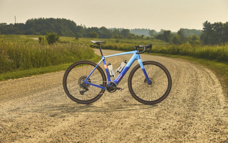 Neues Trek Checkpoint+ SL E-Gravel Bike: Bikepacking mit starkem TQ HPR60 Motor