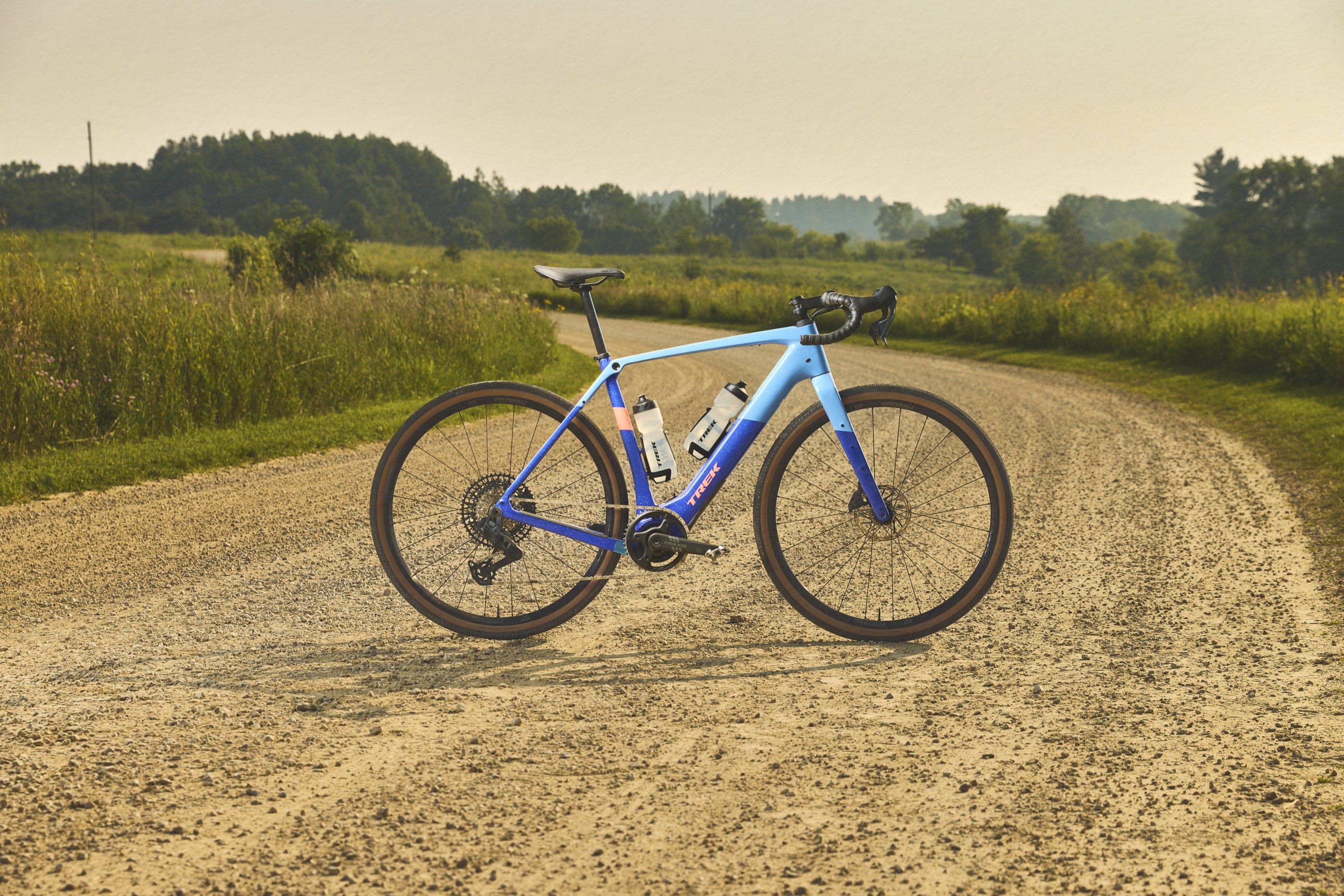 Neues Trek Checkpoint+ SL E-Gravel Bike: Bikepacking mit starkem TQ HPR60 Motor