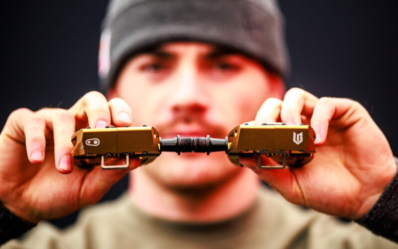 Neue Crankbrothers Mallet DH Loic Bruni Edition: Signature-Pedale für Downhill-Racer