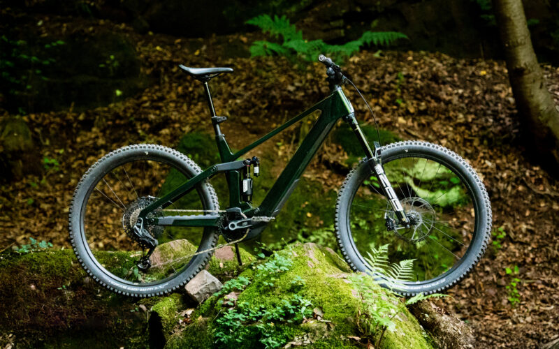 Rose Slab Plus E-Bike – Test: Langhubiger Spielgefährte mit Bosch CX