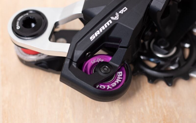 BikeYoke Shifty V2: Rollenwechsel für SRAM Transmission