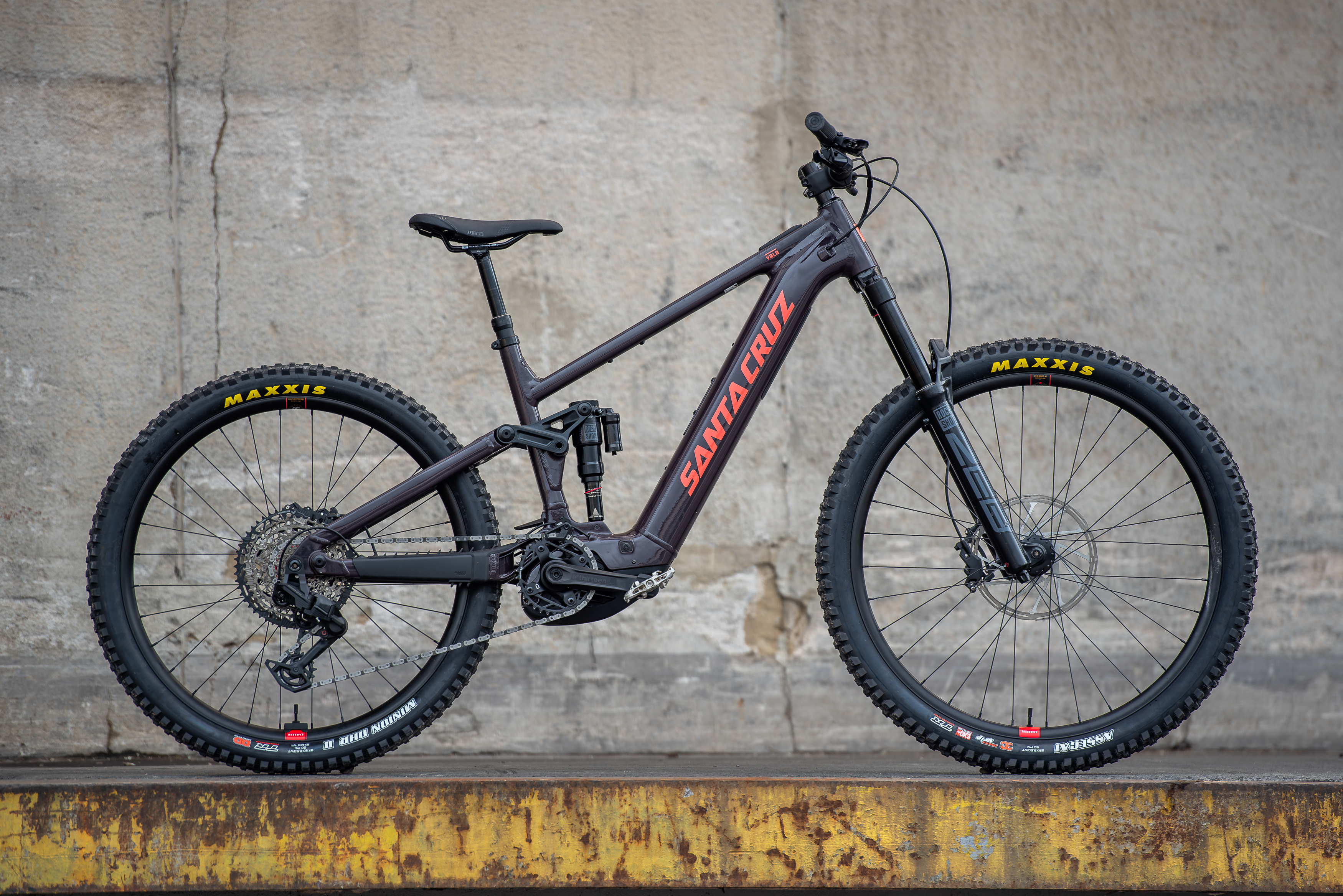 Santa Cruz Vala AL E-MTB im Test: Highend-Feeling zum fairen Preis?