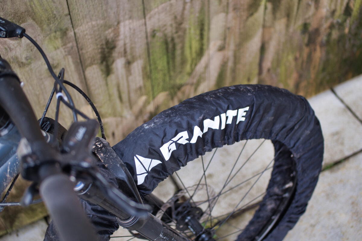 Granite Design Crust: Reifen-Überzieher gegen das Schlammbad