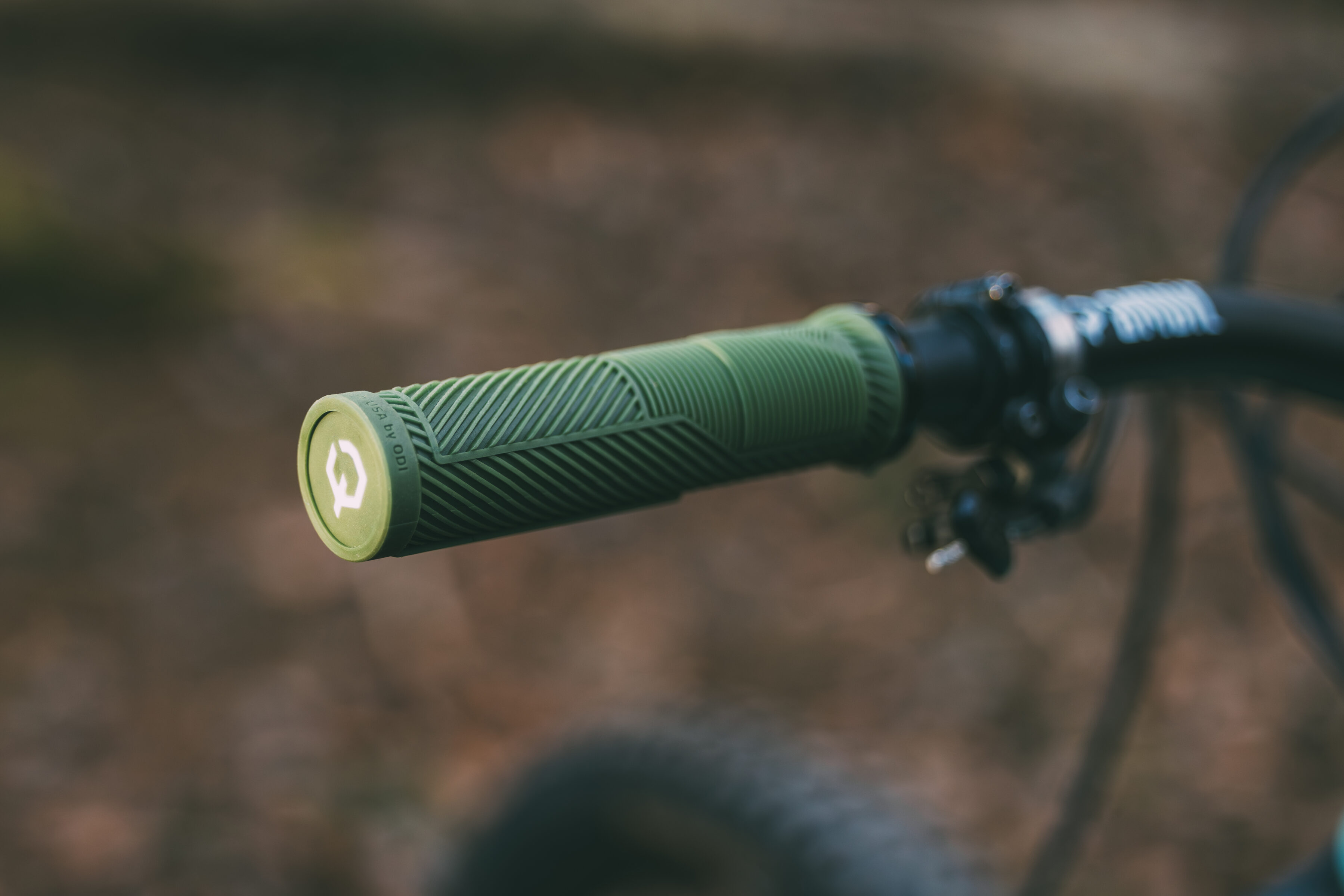 Neue Ambit Bartender Grips: Lock-On-Griff in Olive und Orange