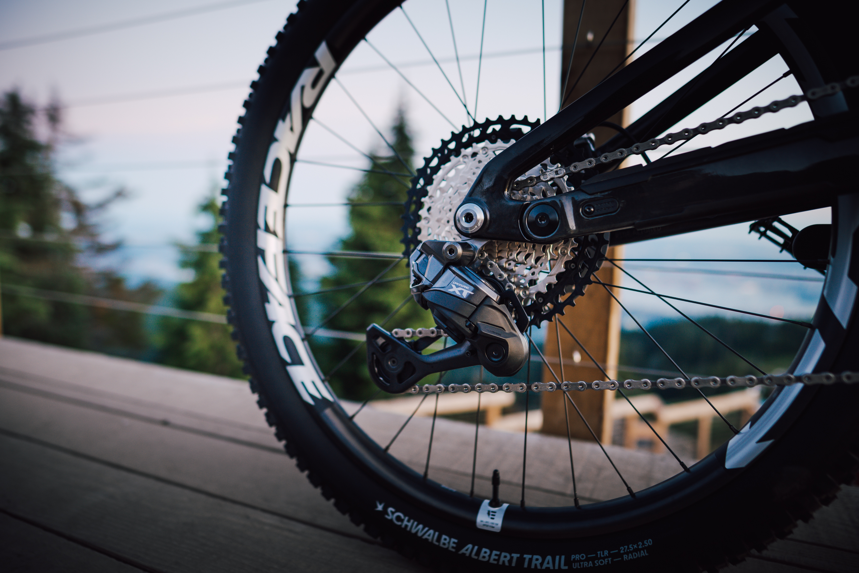 Race Face Era eMTB Wheels: Carbon-Laufräder mit eMTB-Fokus und Front-/Heck-spezifischem Aufbau