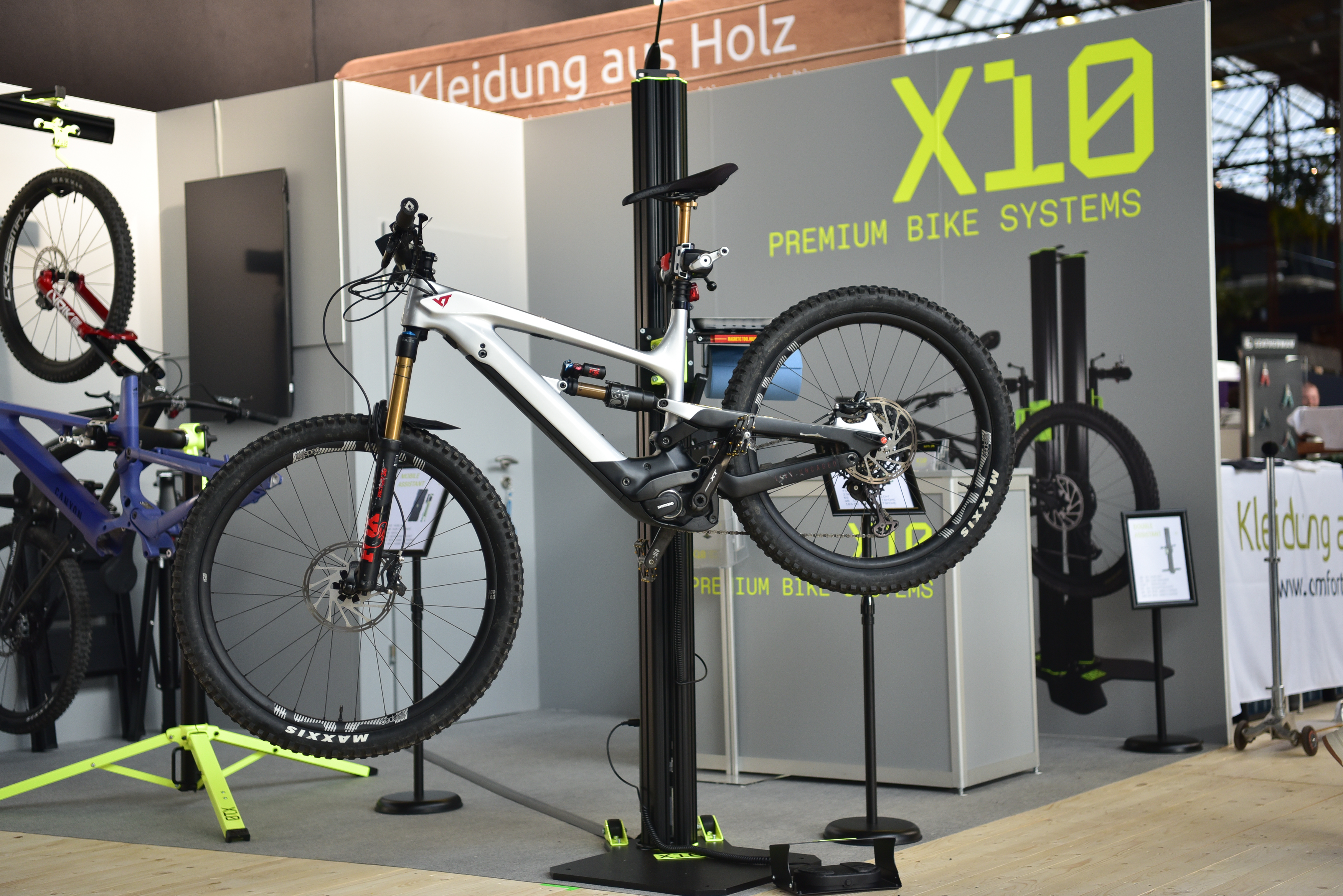 Cyclingworld 2026: X10 zeigt innovative elektrische E-Bike-Montageständer
