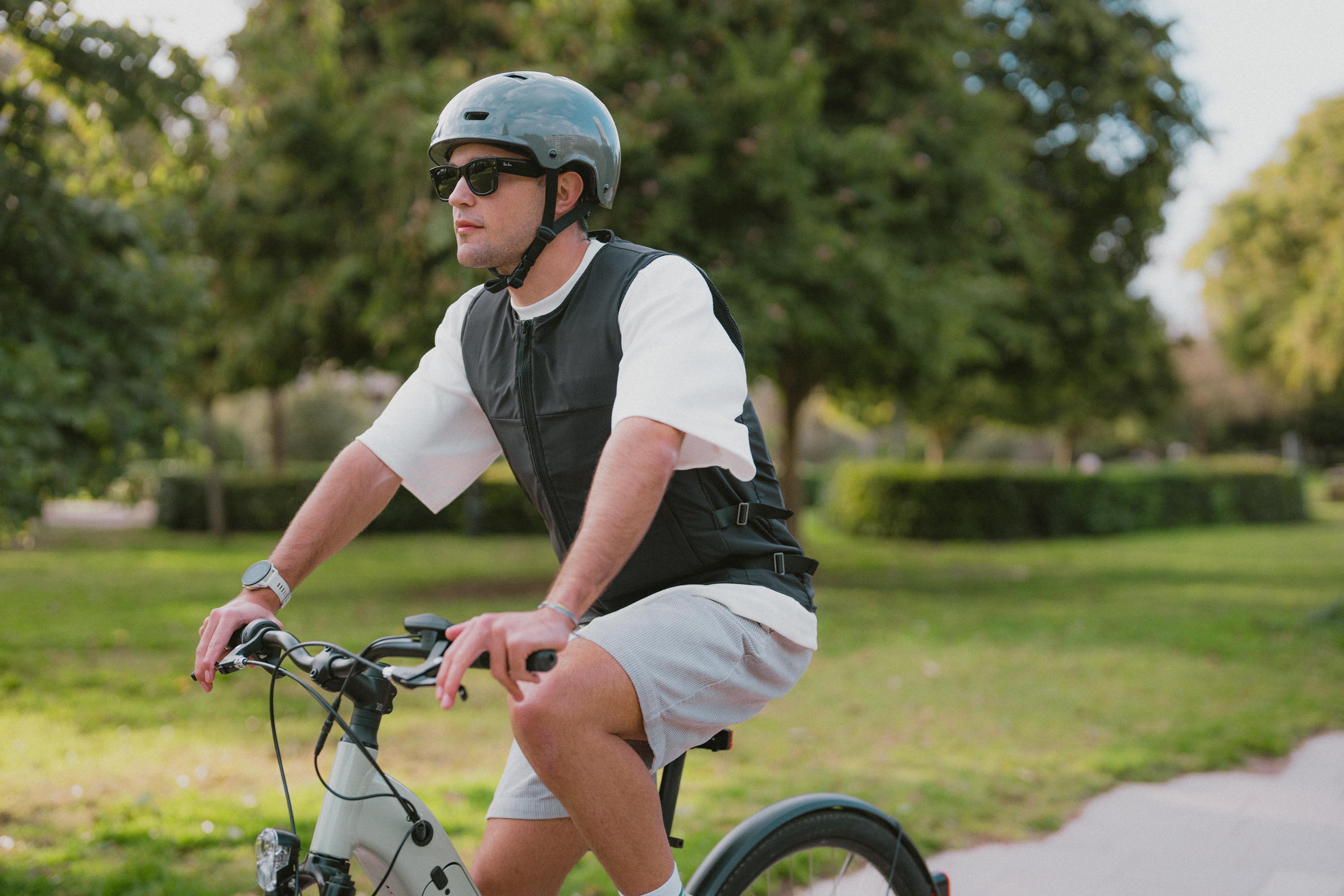 Decathlon Airbag-Weste fürs Fahrrad: 299-Euro-Schutz mit Haken