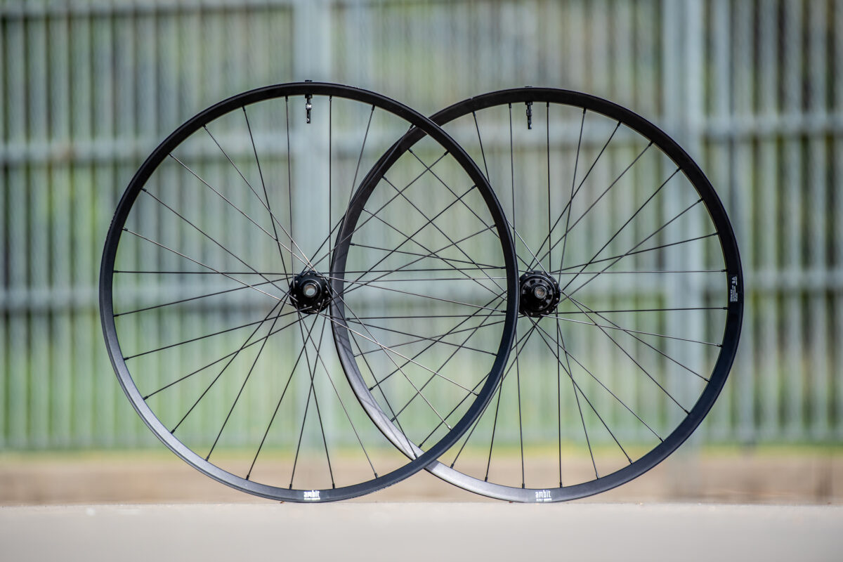 Neue Ambit Realm Laufräder im ersten Test: Mit Aluminium und XXL-Felgenhorn fürs Grobe
